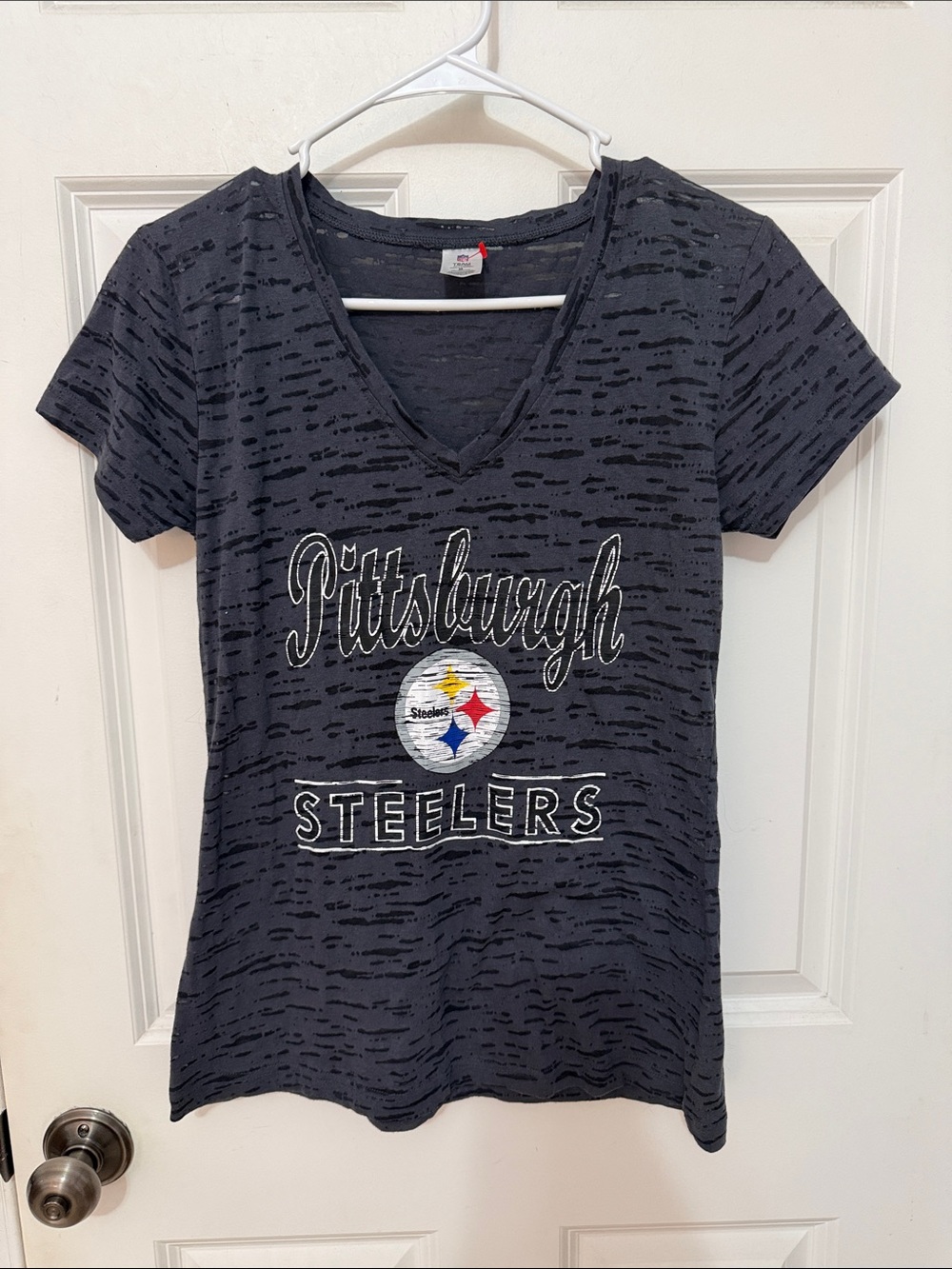 NFL Pittsburgh Steelers Women's short sleeve shirt, size medium gray black